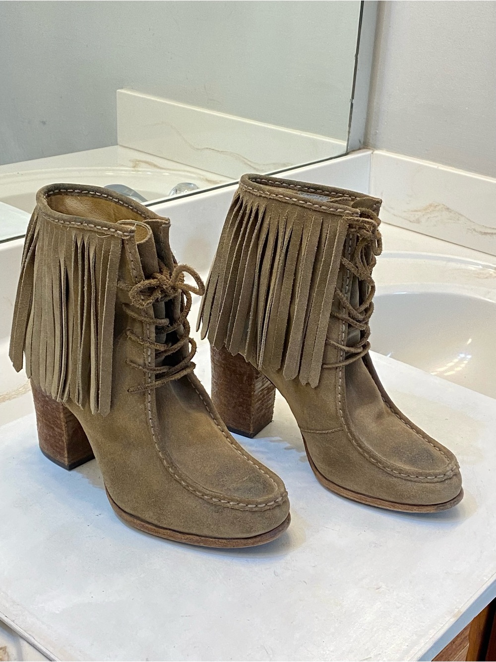 Frye Parker fringe short booties size 10M good condition great bottom